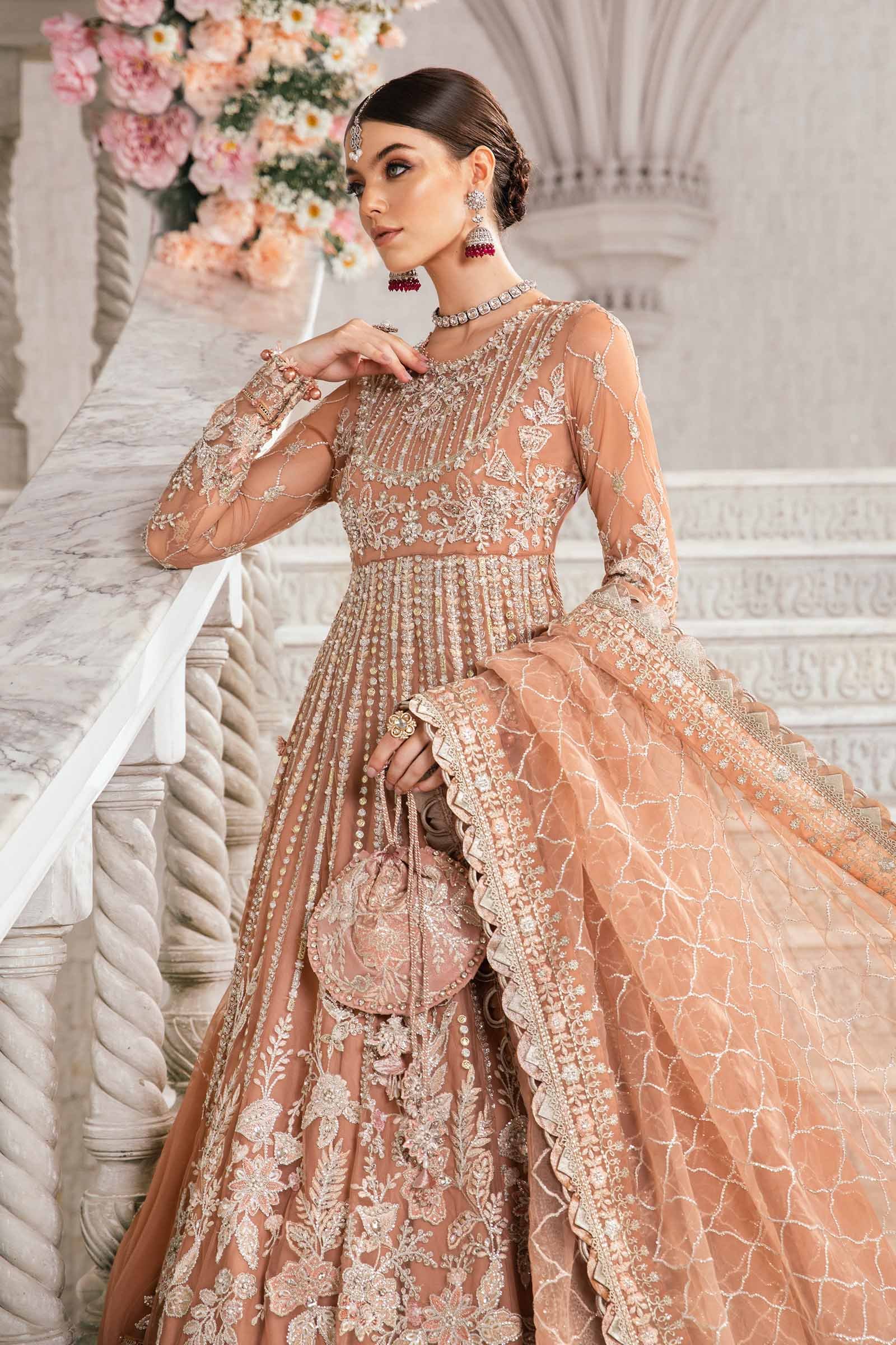 Maria B BD-2804 Hand Embellished Organza Suit with Skirt – Embroidery & Handwork Detail Maria B BD-2804 Hand Embellished Organza Suit with Skirt - Close-Up Hand Embellishment Tilla & Pearl Work | IQNAZ