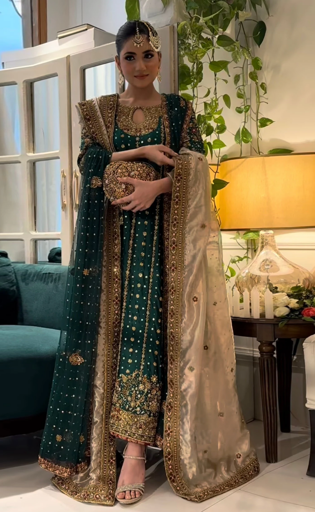 Haris Shakeel Hand Embellished Organza Party Wear Suit – Embroidery & Handwork Detail Haris Shakeel Hand Embellished Organza Party Wear Suit - Close-Up Hand Embellishment Tilla & Pearl Work | IQNAZ