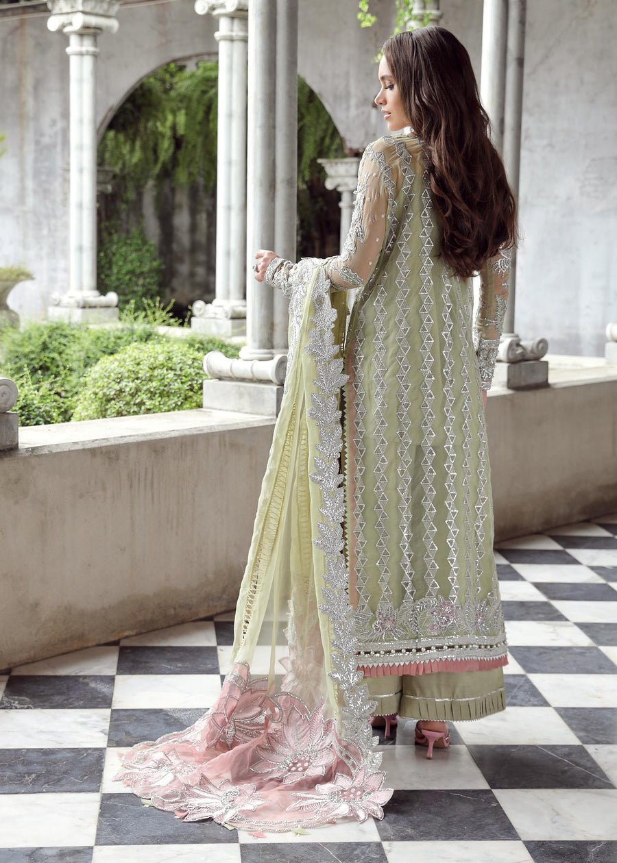 Maryum Hussain Embroidered Organza Party Wear Suit – Embroidery & Handwork Detail Maryum Hussain Embroidered Organza Party Wear Suit - Close-Up Hand Embellishment Tilla & Pearl Work | IQNAZ
