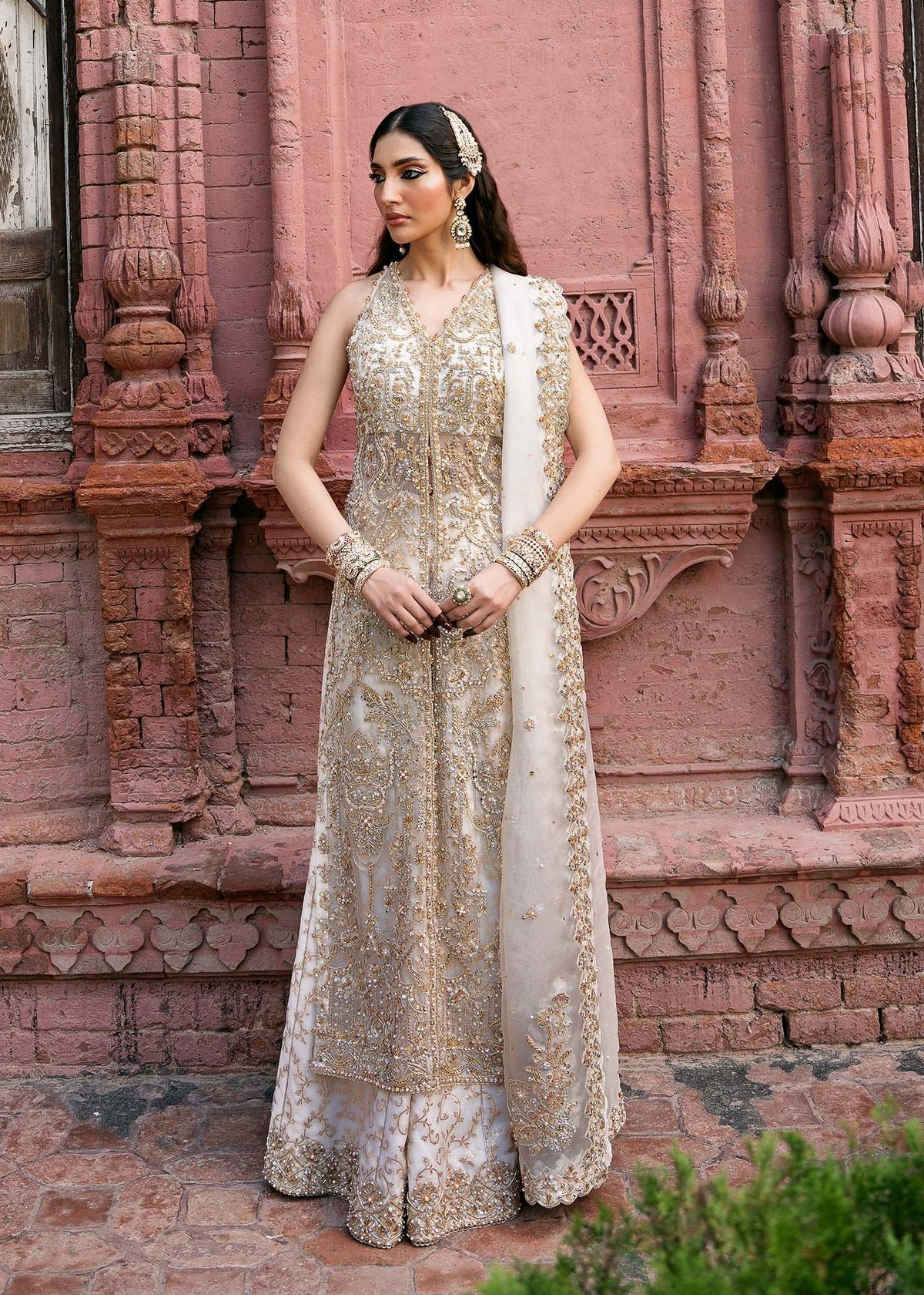 Kanwal Malik Nisha Embroidered Organza Party Wear Suit – Model Front View Kanwal Malik Nisha Embroidered Organza Party Wear Suit - Model Front Look | Pakistani Designer Replica Wholesale | IQNAZ
