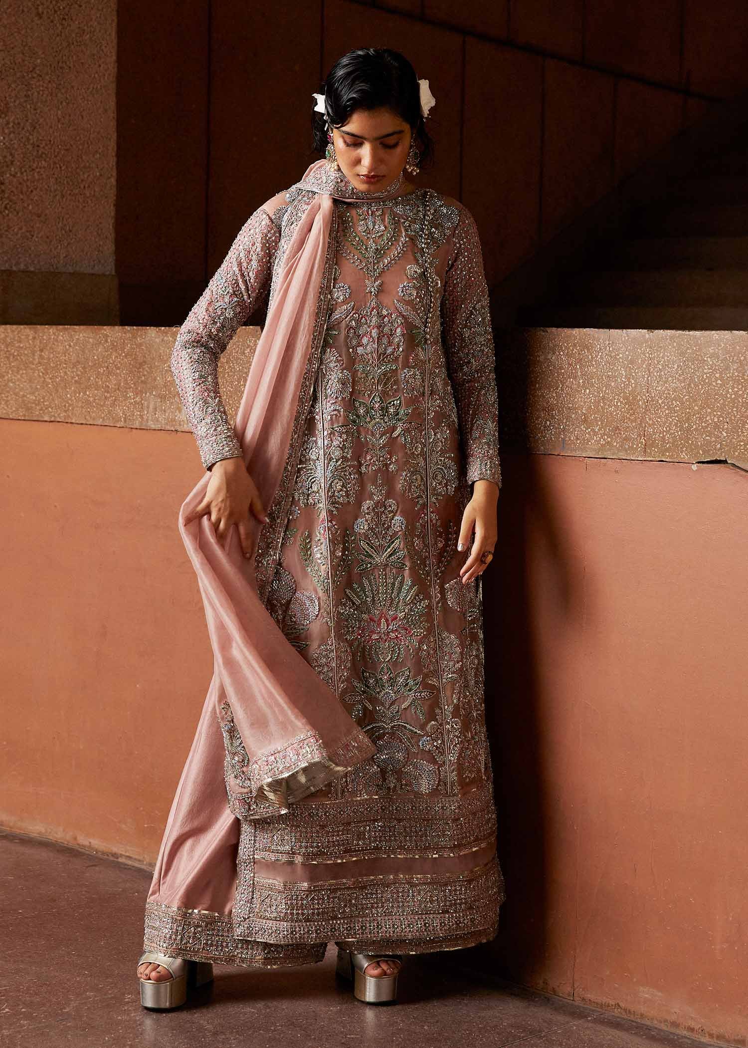 Hussain Rehar Verve Embroidered Organza Party Wear Suit – Embroidery & Handwork Detail Hussain Rehar Verve Embroidered Organza Party Wear Suit - Close-Up Hand Embellishment Tilla & Pearl Work | IQNAZ