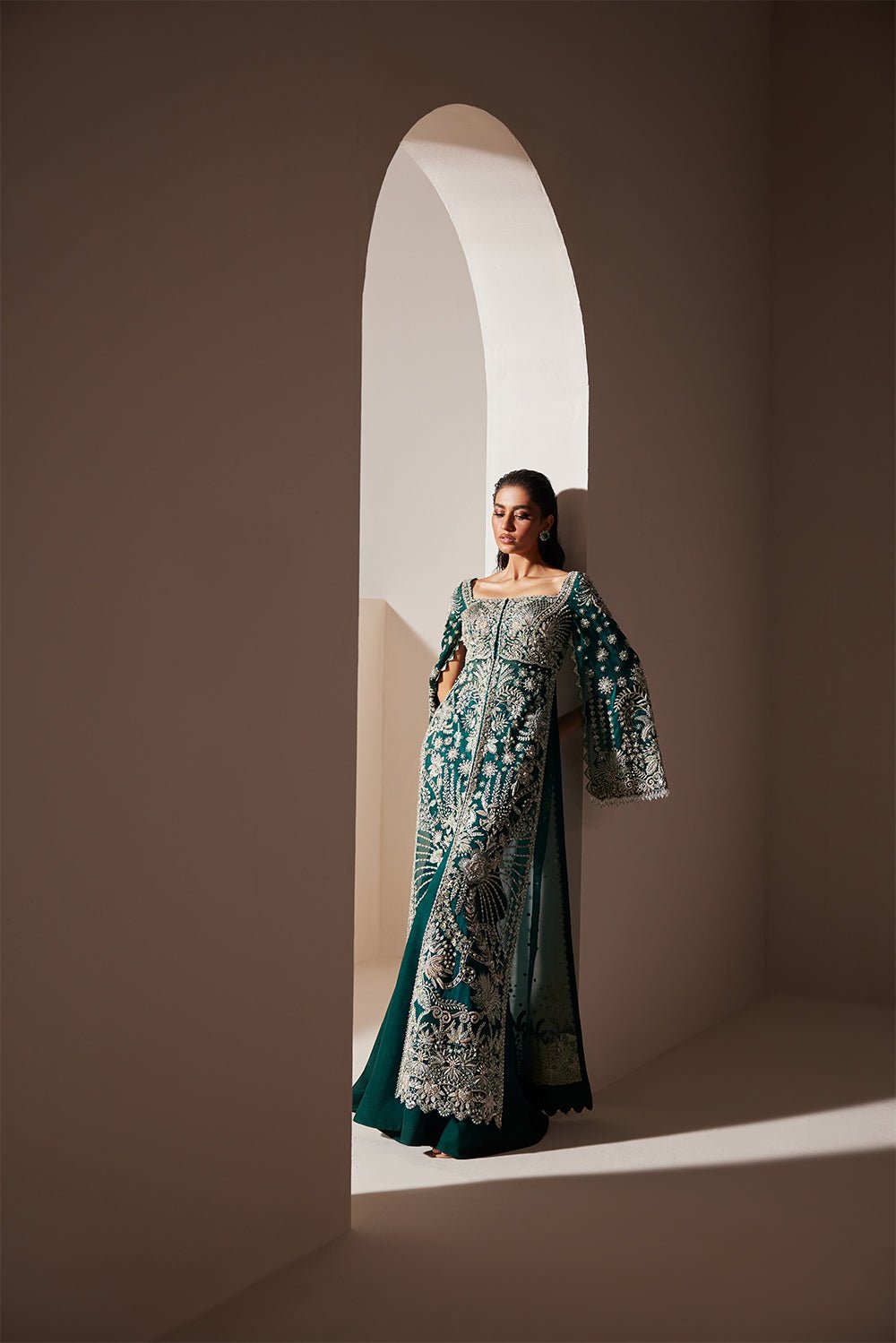 Soraya Luxe Embroidered Organza Party Wear Suit – Embroidery & Handwork Detail Soraya Luxe Embroidered Organza Party Wear Suit - Close-Up Hand Embellishment Tilla & Pearl Work | IQNAZ
