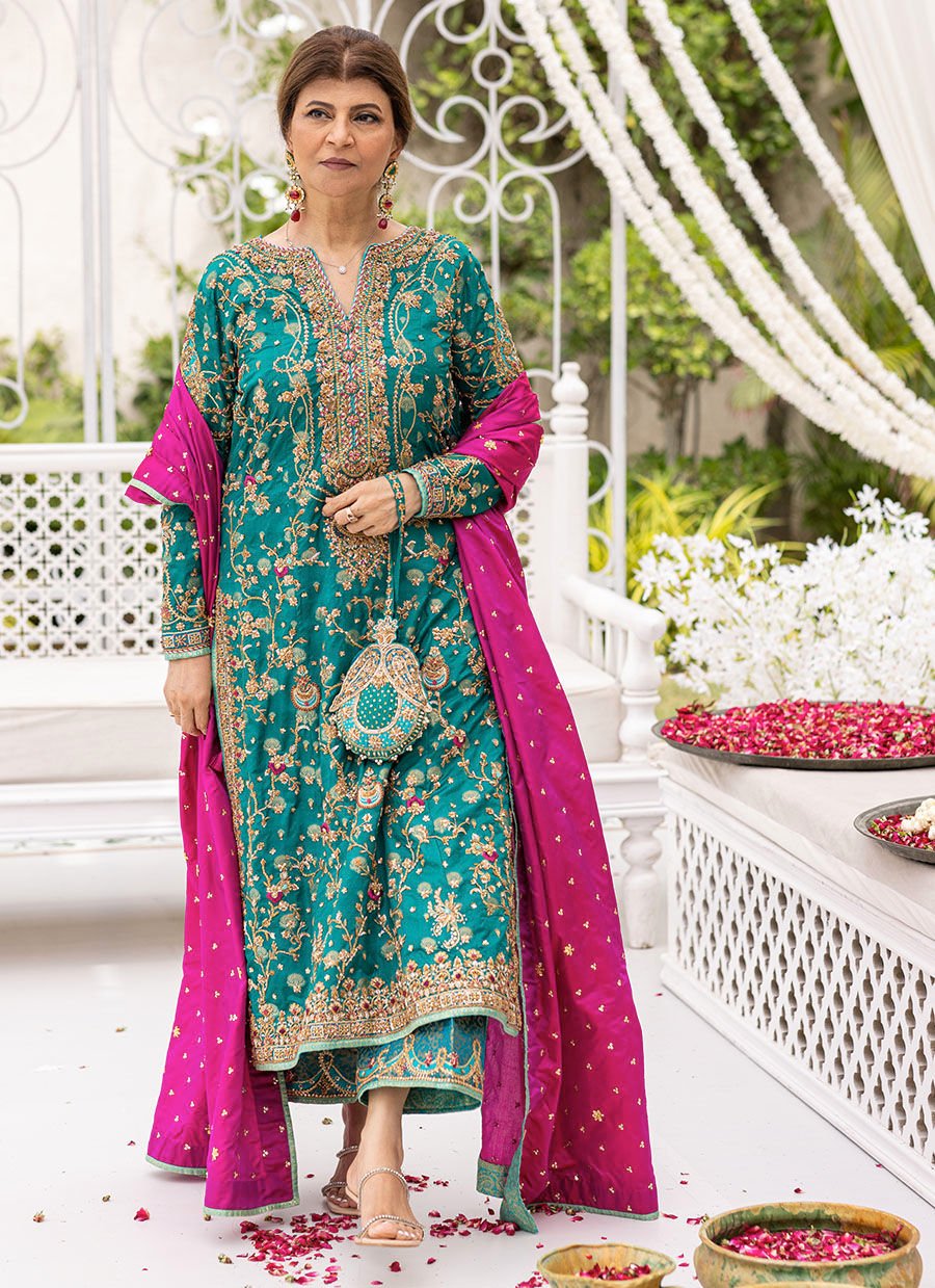 Farah Talib Aziz Emerald Hues Hand Embellished Chiffon Bridal Saree – Model Front View Farah Talib Aziz Emerald Hues Hand Embellished Chiffon Bridal Saree - Model Front Look | Pakistani Designer Replica Wholesale | IQNAZ