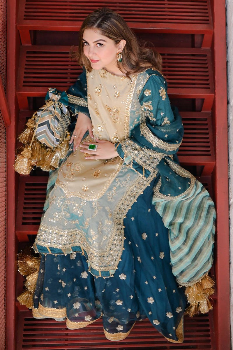 Mohsin Naveed Ranjha Lehar Embroidered Organza Party Wear Suit – Photoshoot Angle 14 Mohsin Naveed Ranjha Lehar Embroidered Organza Party Wear Suit - Designer Photoshoot Gallery Angle 14 | IQNAZ Couture