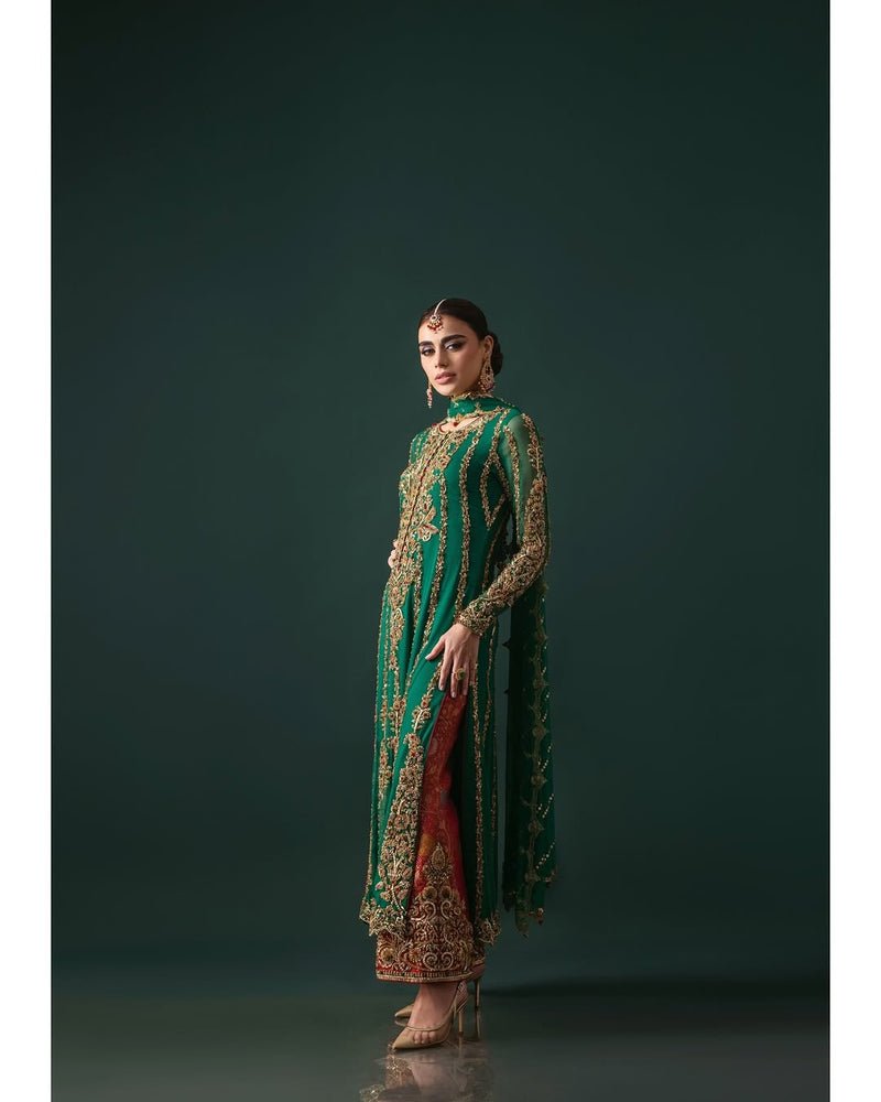 Nomi Ansari Emerald Hues Hand Embellished Chiffon Bridal Saree – Dupatta & Border Detailing Nomi Ansari Emerald Hues Hand Embellished Chiffon Bridal Saree - Four-Sided Embroidered Dupatta & Pallu Border | IQNAZ
