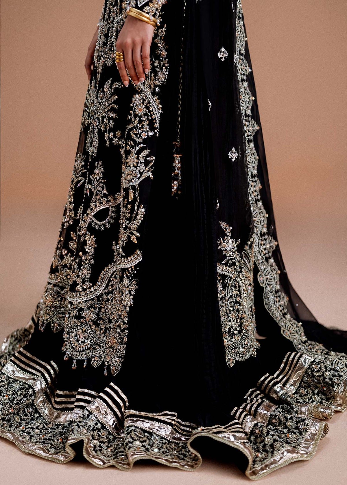Kanwal Malik Rayen Hand Embellished Organza Party Wear Suit – Photoshoot Angle 7 Kanwal Malik Rayen Hand Embellished Organza Party Wear Suit - Designer Photoshoot Gallery Angle 7 | IQNAZ Couture