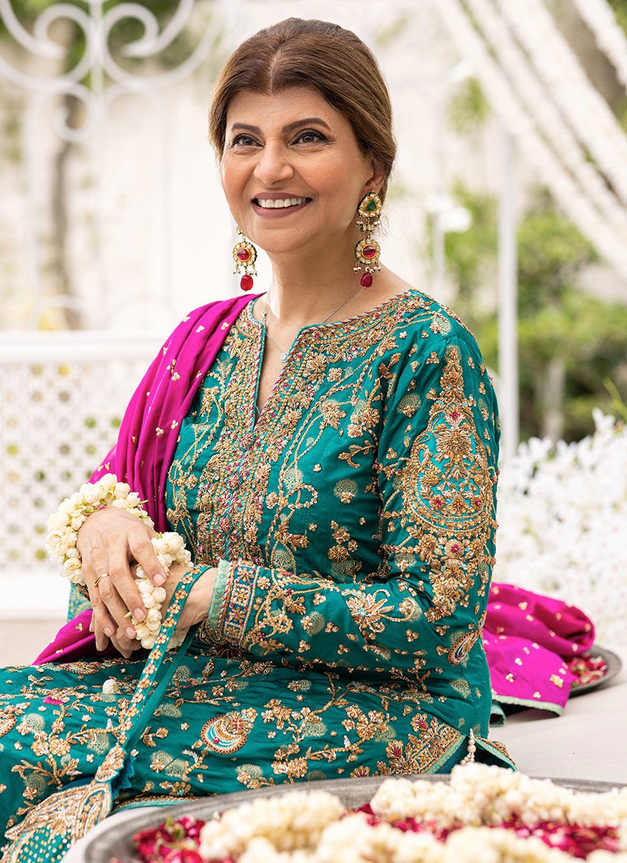 Farah Talib Aziz Emerald Hues Hand Embellished Chiffon Bridal Saree – Embroidery & Handwork Detail Farah Talib Aziz Emerald Hues Hand Embellished Chiffon Bridal Saree - Close-Up Hand Embellishment Tilla & Pearl Work | IQNAZ