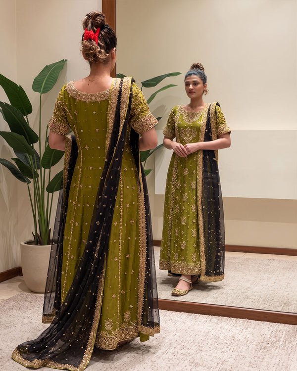 Zeeshan Danish Embroidered Silk Party Wear Suit – Embroidery & Handwork Detail Zeeshan Danish Embroidered Silk Party Wear Suit - Close-Up Hand Embellishment Tilla & Pearl Work | IQNAZ