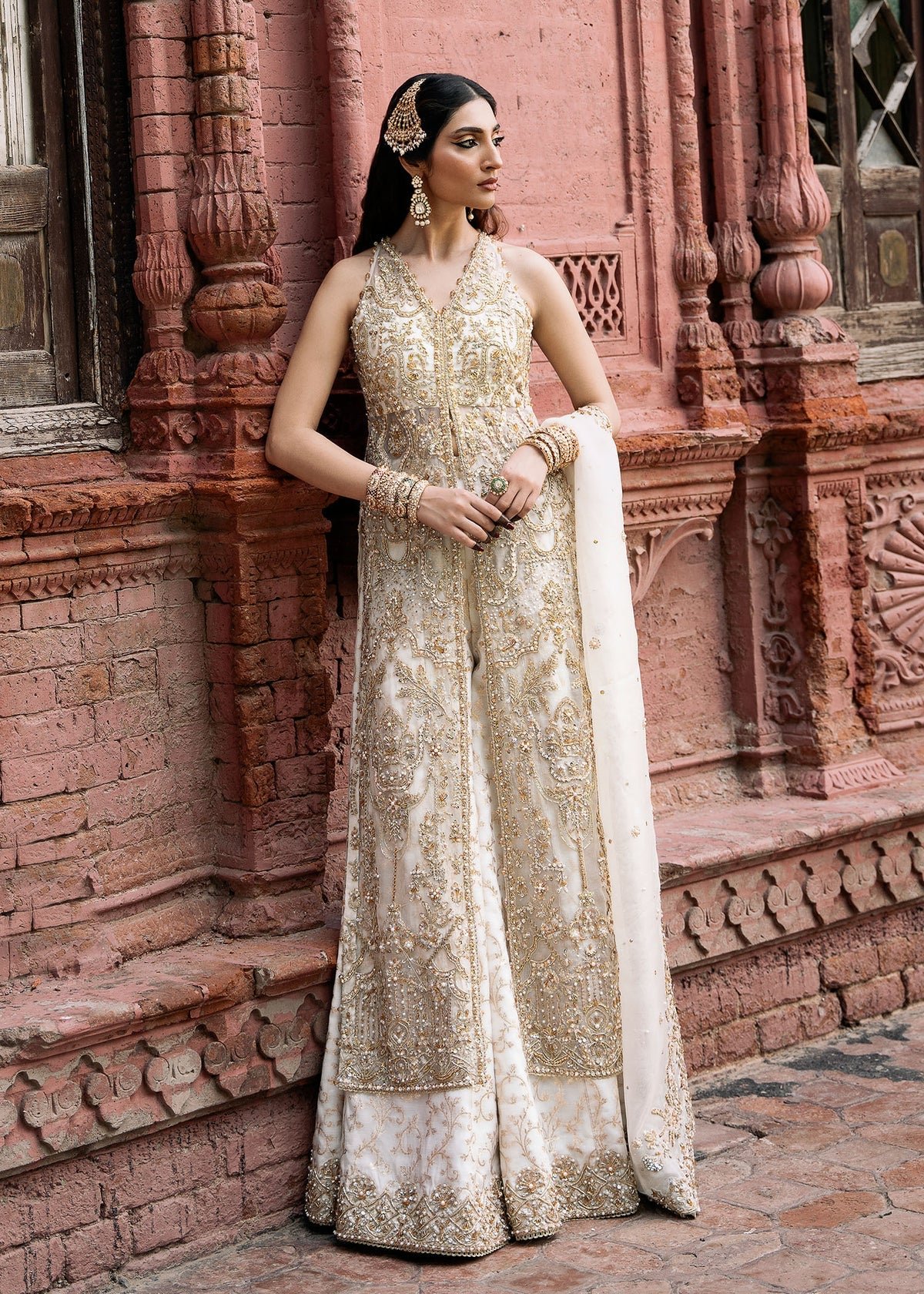 Kanwal Malik Nisha Embroidered Organza Party Wear Suit – Embroidery & Handwork Detail Kanwal Malik Nisha Embroidered Organza Party Wear Suit - Close-Up Hand Embellishment Tilla & Pearl Work | IQNAZ